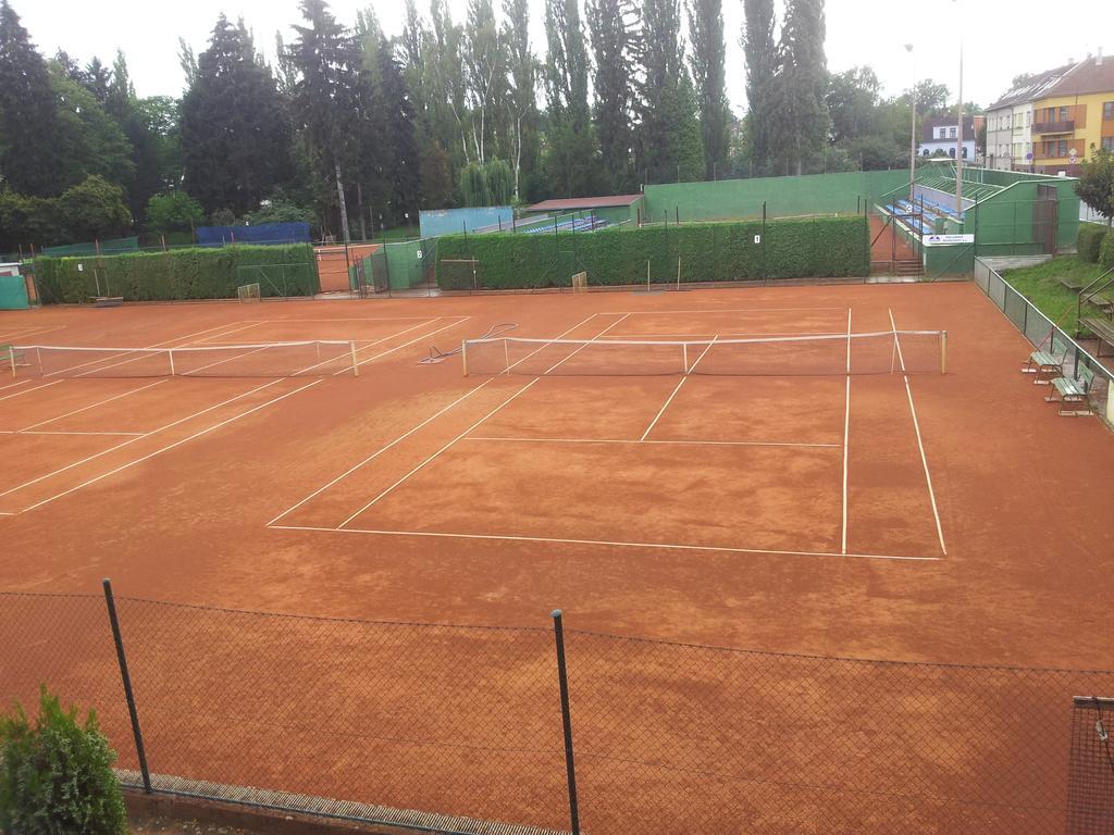 Penzion Tenis Poděbrady Exterior foto